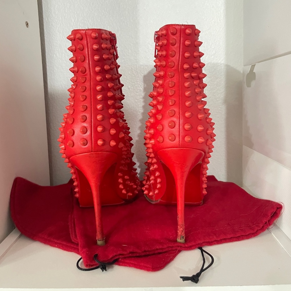 CHRISTIAN LOUBOUTIN “Snakilta” Red Spiked Booties - Picture 3 of 9